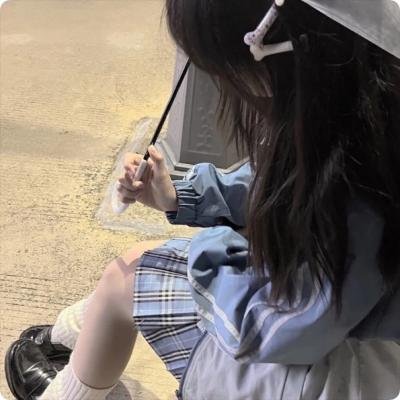 女孩向前冲